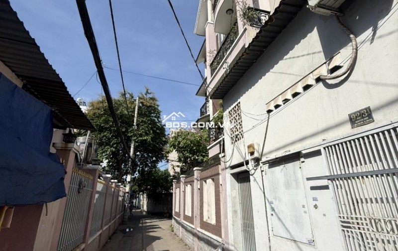 Cực rẻ, chỉ 4.4 tỷ, Nhà 2 Tầng 60m2 HXH Ngay BigC Phú Thạnh, gần Chợ Vải Tân Phú